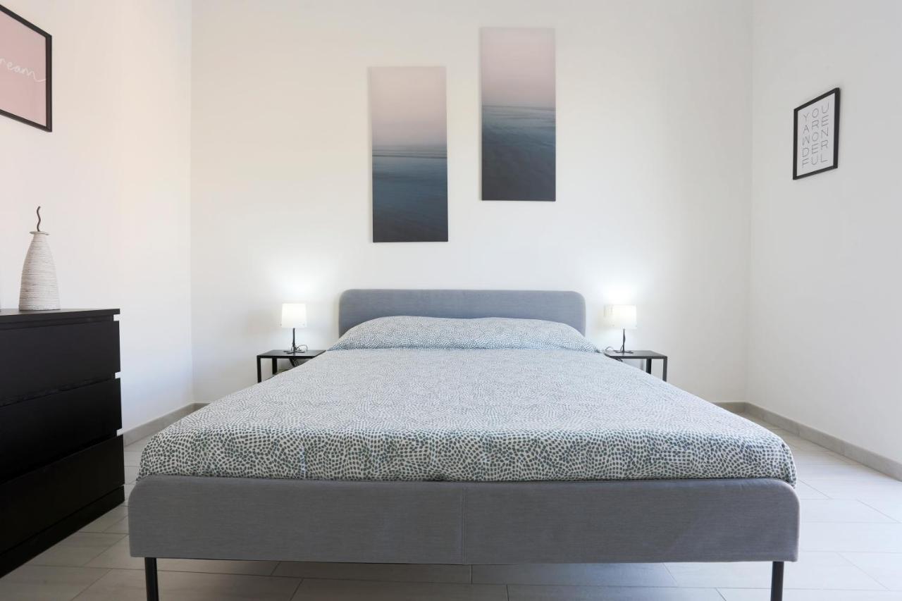 Bright & Central Apartment Near The Station Salerno Exterior foto