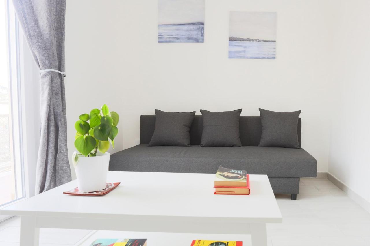 Bright & Central Apartment Near The Station Salerno Exterior foto