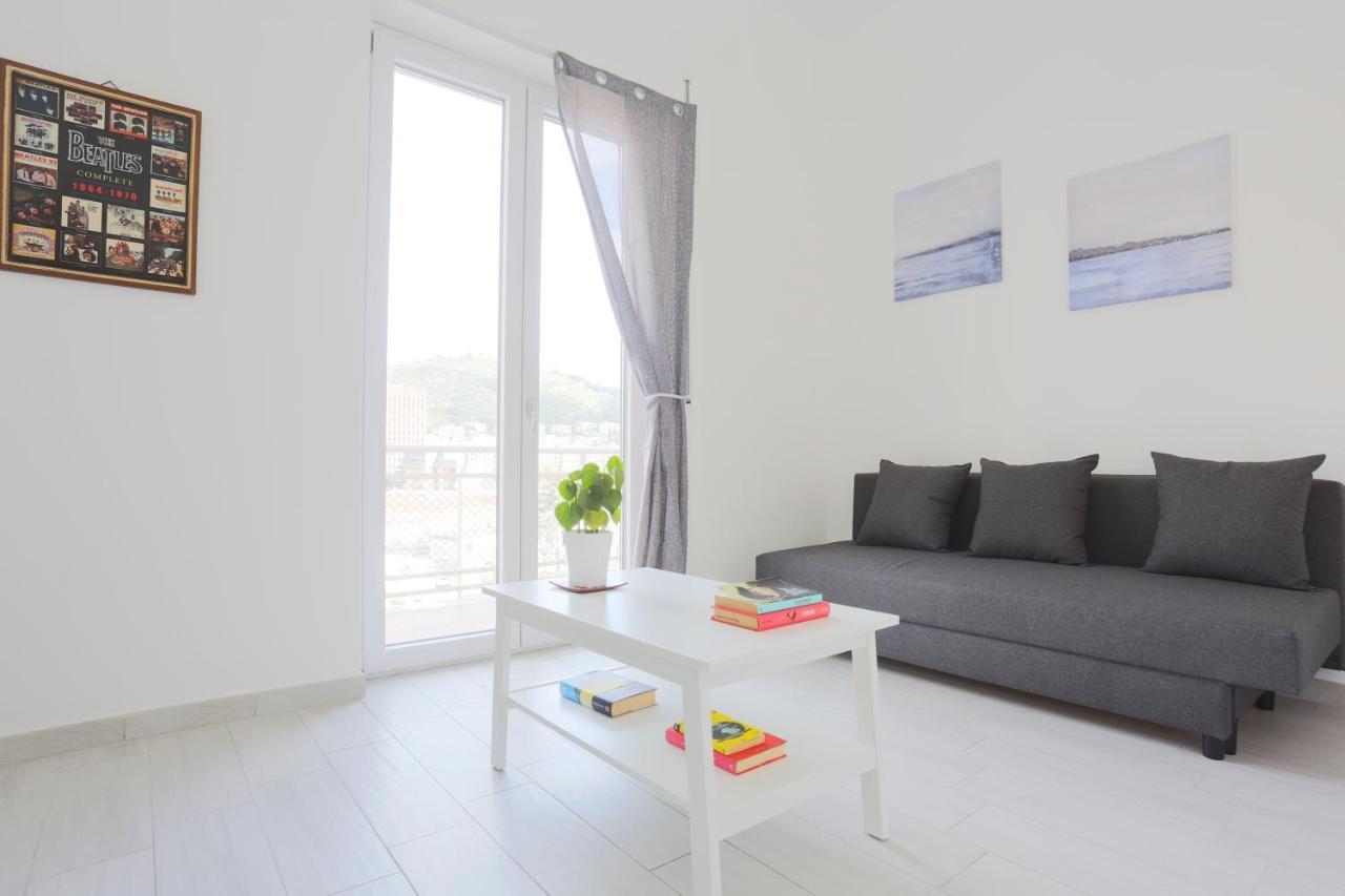 Bright & Central Apartment Near The Station Salerno Exterior foto