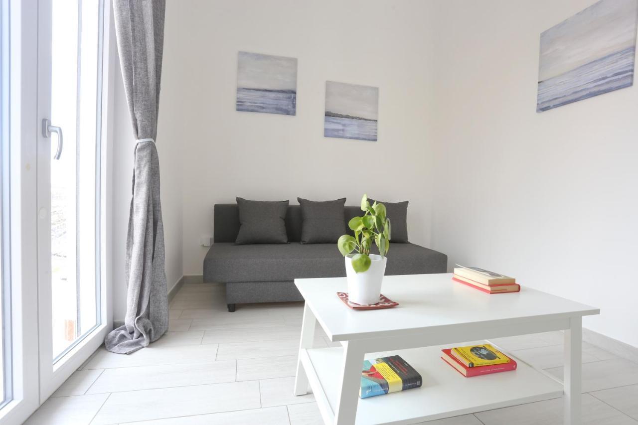 Bright & Central Apartment Near The Station Salerno Exterior foto