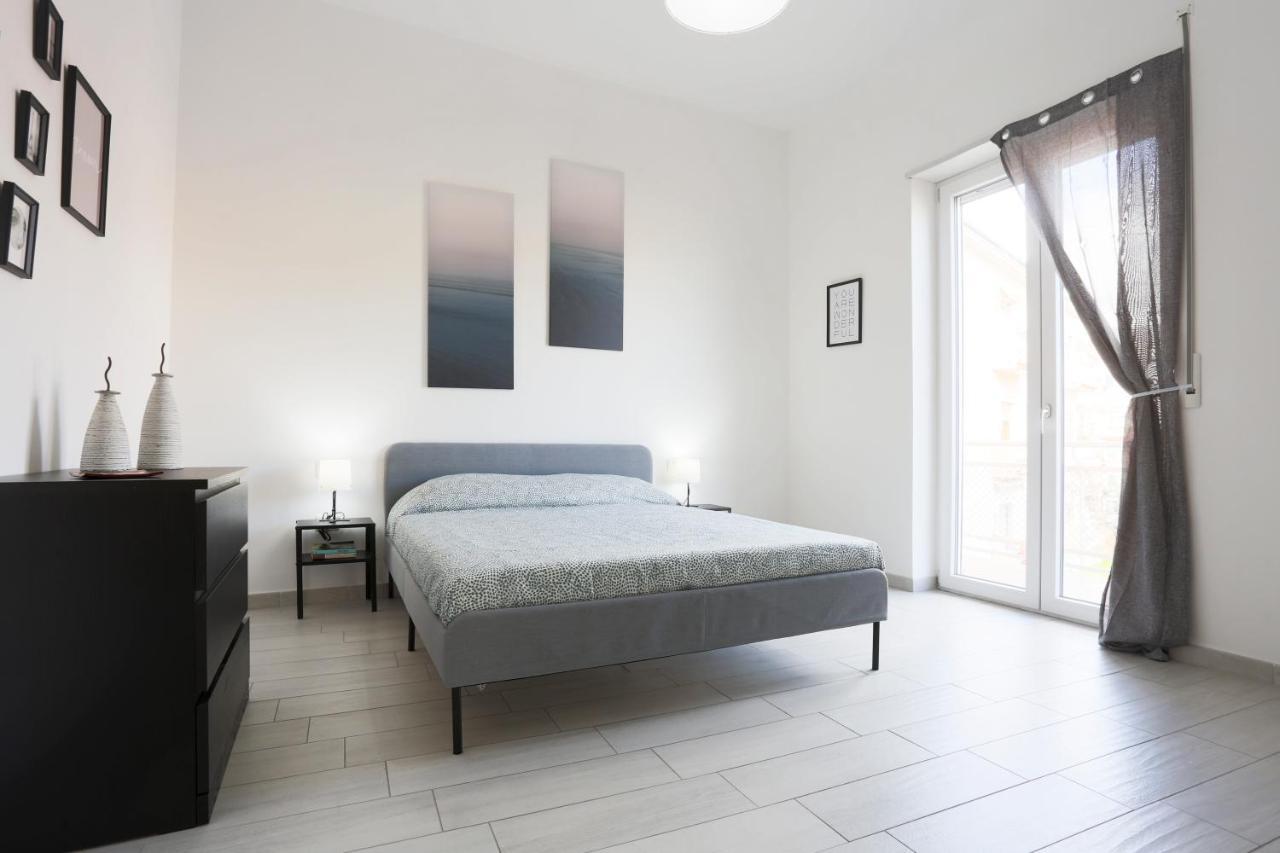 Bright & Central Apartment Near The Station Salerno Exterior foto