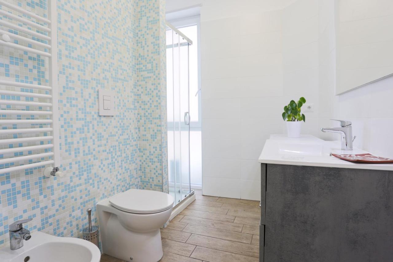 Bright & Central Apartment Near The Station Salerno Exterior foto